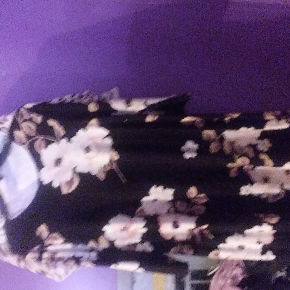 Woman's black floral 3/4 sleeve shirt